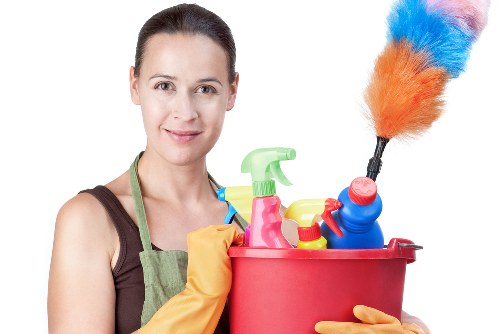 Detailed tenancy cleaning for an apartment in SW18 with access challenges