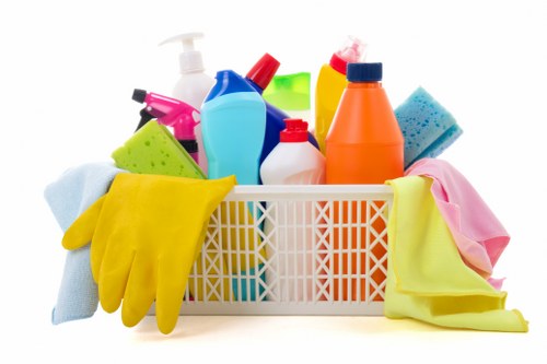 Deep kitchen and bathroom cleaning as part of move out cleaning in SW18